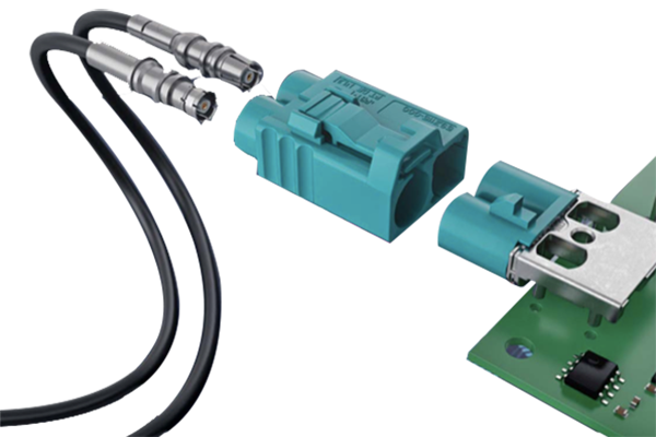 汽車射頻線束是指用于傳輸無線電信號的電線束，通常位于汽車內(nèi)部。它通常由多根電線組成，包括信號線、電源線和地線等。這些電線通過一定的結(jié)構(gòu)形式將它們組織在一起，以便更好地傳輸信號和減少干擾。